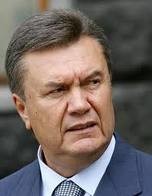 Янукович «скрестил» имена Путина и Медведева 
