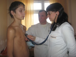Врачи будут осматривать крымских школьников не в поликлиниках, а по месту учебы