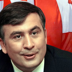 Переводчик Саакашвили назвал генерала НАТО Пенелопой Круз