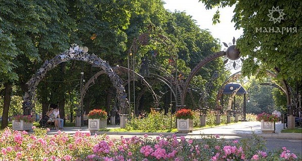 В Донецке испекли 100-килокраммовую копию мэрии