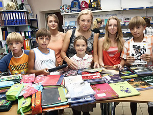 «Комсомолка» помогла собрать в школу детей многодетной мамы