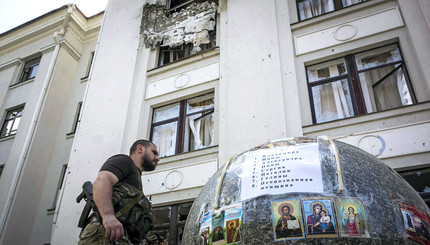 Под Луганским ОДА вывесили список жертв