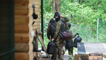 Под Переяслав-Хмельницким вооруженные люди в масках захватили базу отдыха