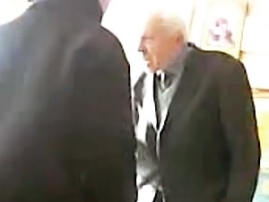 Учителя, ударившего семиклассника, приняли назад в школу