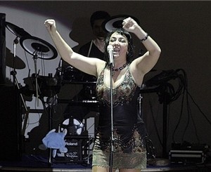 Лолита согласна ездить в Луганске только на 600-м Мерседесе и питаться за 100 евро в сутки