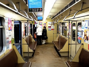 Киевская подземка вводит специальные засылочные поезда, которые останавливаются не на всех станциях