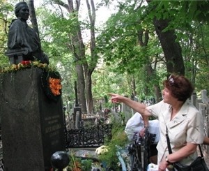 Вандал, надругавшийся над памятником Леси Украинки, даже не знал, кому посвящен монумент