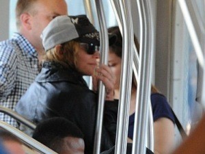 Мадонна ездит в метро!