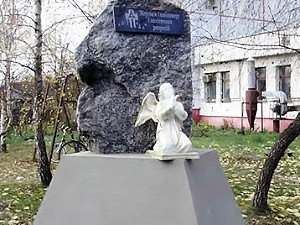 На Полтавщине разрушили памятник жертвам Голодомора: ангела сбили с постамента и отломали ему крылья