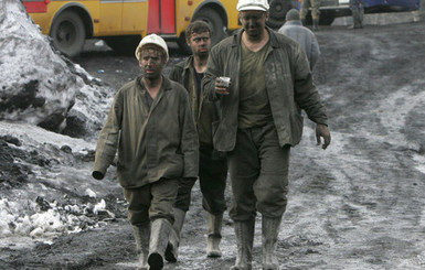 На Донеччине загорелась шахта: шесть человек отравились дымом
