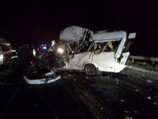 Пассажирский автобус вылетел на встречку и столкнулся с грузовиком: погибло шесть человек