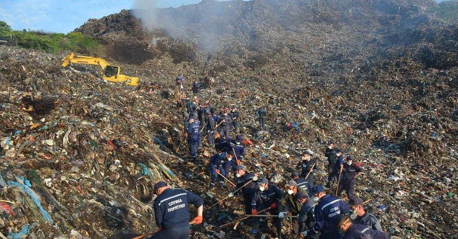На Грибовичской свалке продолжаются поиски спасателей