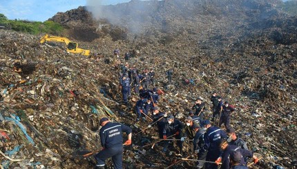 На Грибовичской свалке продолжаются поиски спасателей