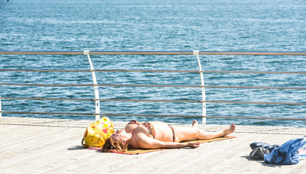 Как Одесса первый день лета на пляже встречала