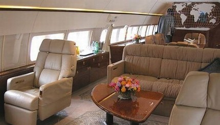 Самолет президента: золотая раковина и золотая кровать 