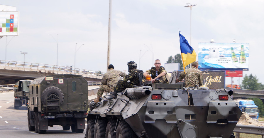 В Киев вошли десантные войска
