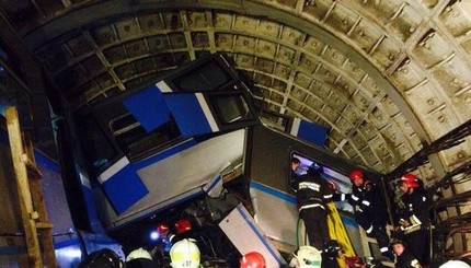 В московском метро вагоны сошли с рельсов, четыре человека погибли