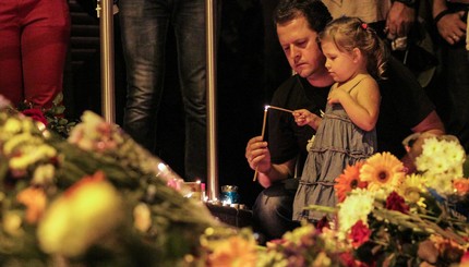 Под посольством Голландии в Киеве украинцы почтили память погибших пассажиров рейса МН17