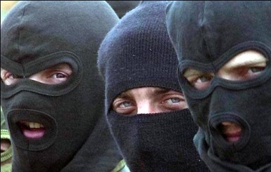 В Сумской области «маски-шоу» ворвались в дом к главе районного суда