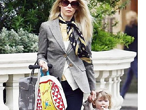 Клаудии Шиффер нравится быть мамой