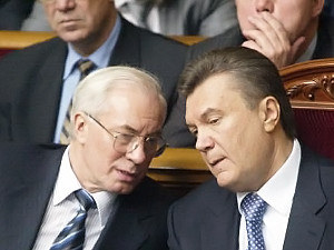 Янукович и Азаров приехали посмотреть, как новые судьи принимают присягу в парламенте