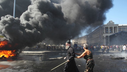Зачистка Майдана, шины и стрельба