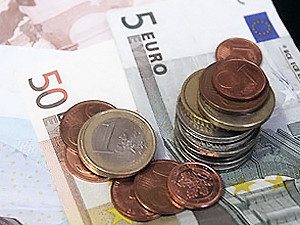 Евро подорожал еще на 11 копеек