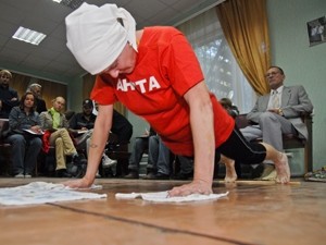 52-летняя Анита отжимается полторы тысячи раз!