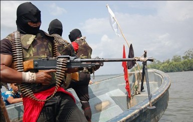 Сомалийские пираты вновь захватили судно с украинцами на борту