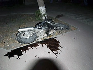В Харьковской области пьяный мотоциклист сбил двух пешеходов