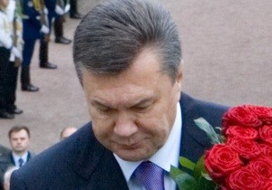 Янукович принес цветы к памятнику жертв Бабьего Яра