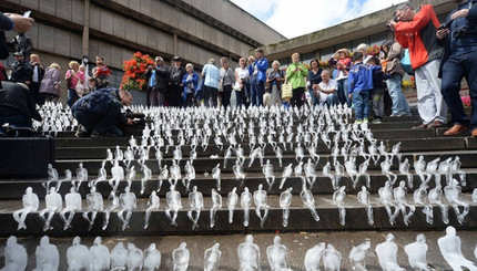 Удивительный проект: 5 000 тающих ледяных фигур в память о жертвах войны