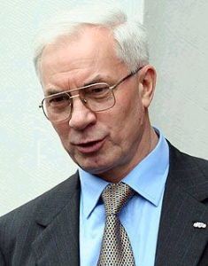 Азаров улетает в Польшу 