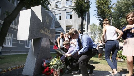 В центре Киева открыли памятник Героям Небесной Сотни