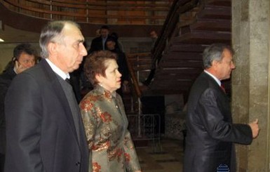 Людмила Янукович съездила на балет в Мариуполь 