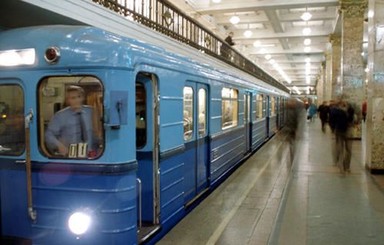 В киевском метро мужчина свалился на рельсы