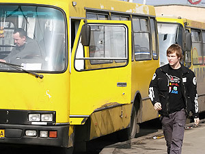 Для киевских маршруток опасны трамваи, а не поезда