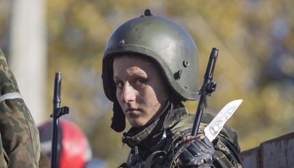 На востоке Украины друг с другом воюют даже женщины