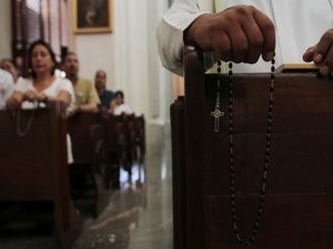 Католический священник обвинен в насилии над детьми