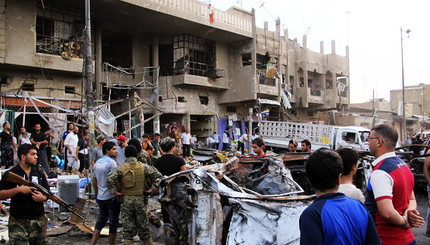 В торговом квартале Багдада одновременно взорвались два заминированных автомобиля
