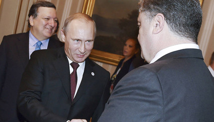 Второе рукопожатие Порошенко и Путина