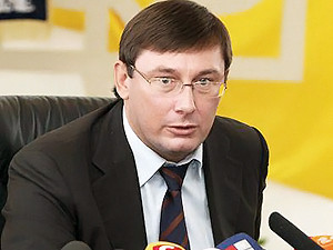ГПУ возбудила дело по факту присвоения водителю Луценко звания подполковника и милицейского рабочего стажа