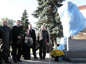 Памятник патриарху мануальной терапии открывали пациенты и коллеги Касьяна со всего мира