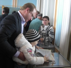 Кандидат в мэры Ялты проголосовал в Массандре