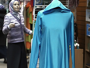 На неделе мусульманской моды в Казани дизайнер побоялся шокировать зрителей купальниками
