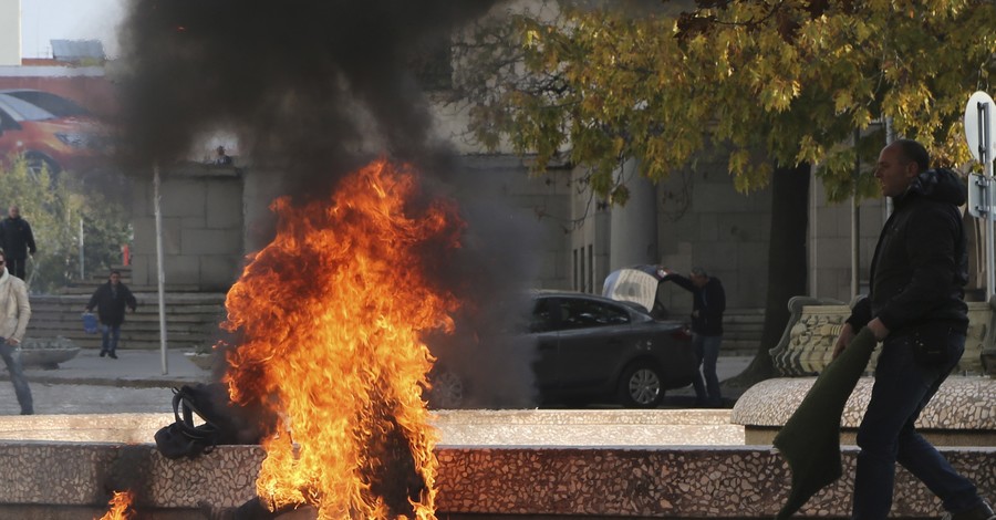В Болгарии женщина устроила самосожжение перед администрацией президента 