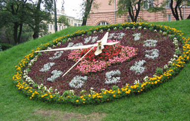 В Киеве демонтировали цветочные часы