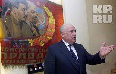 Когда Ельцин был под наркозом, Черномырдина уговаривали захватить в России власть