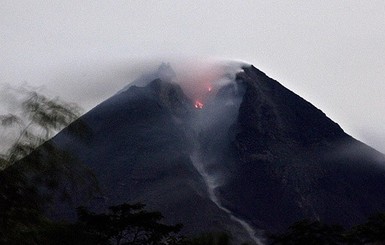 В Индонезии вулкан уже убил 56 местных жителей