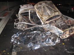 В Киеве водитель сбил двух пешеходов и заживо сгорел в своей машине
